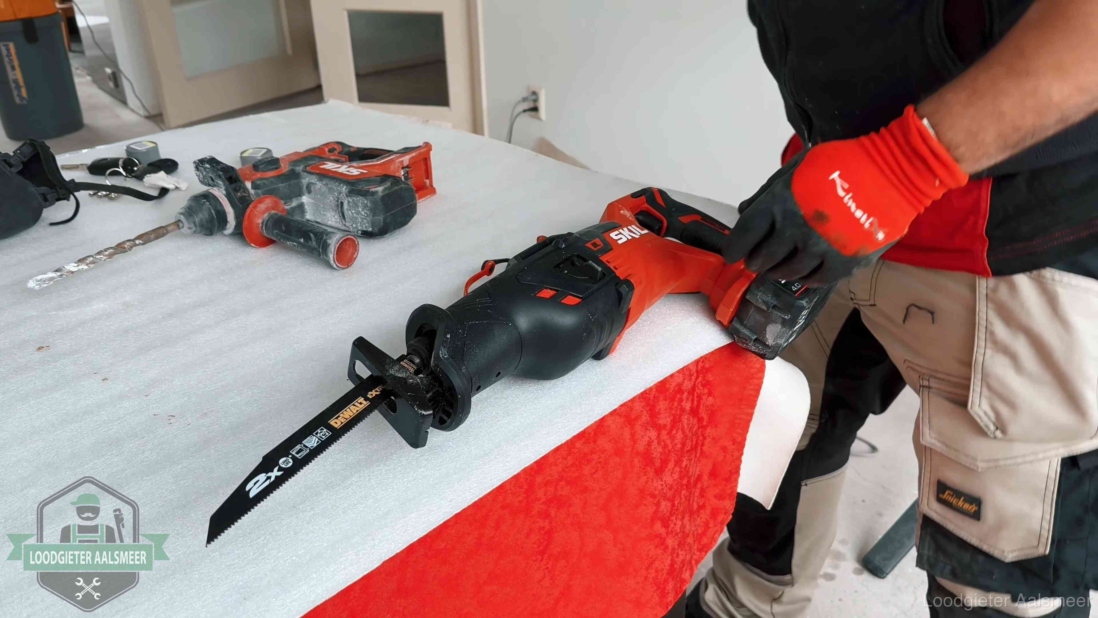 Professioneel gereedschap klaargelegd voor een klus in Aalsmeer