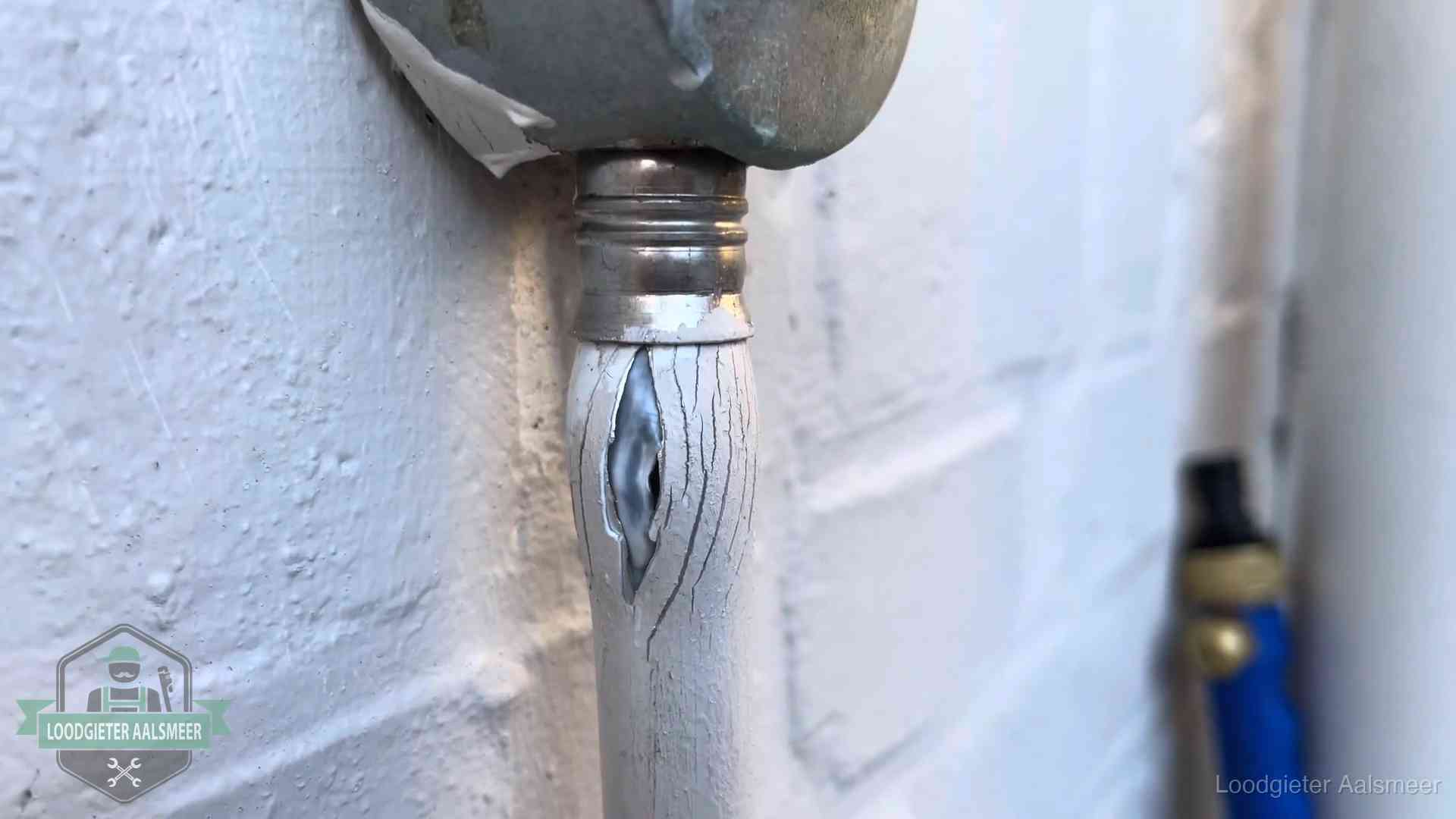 Wanneer lekdetectie in Aalsmeer Oude waterleiding in Aalsmeer waar de verf openscheurt, een stille aanwijzing voor een beginnend lek